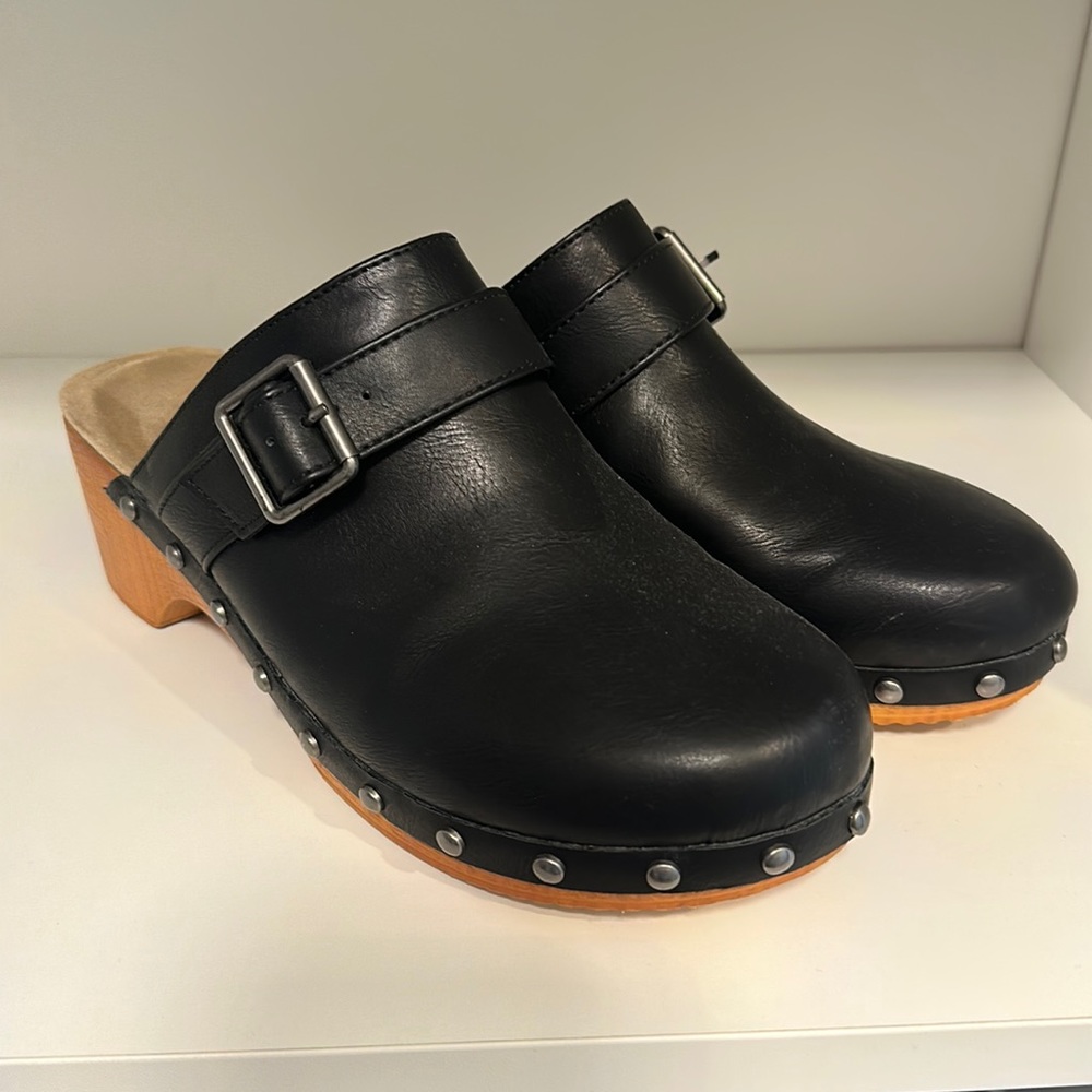 Clogs black size 8